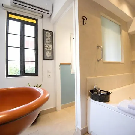 Romantica Deluxe With Hot Tub And Balcony, A Lovely Nest Near Old Town Apartamento